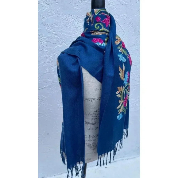 Unbranded Womens Embroidered Flower Scarf Multicolor Sz 29"x33" - Picture 9 of 14